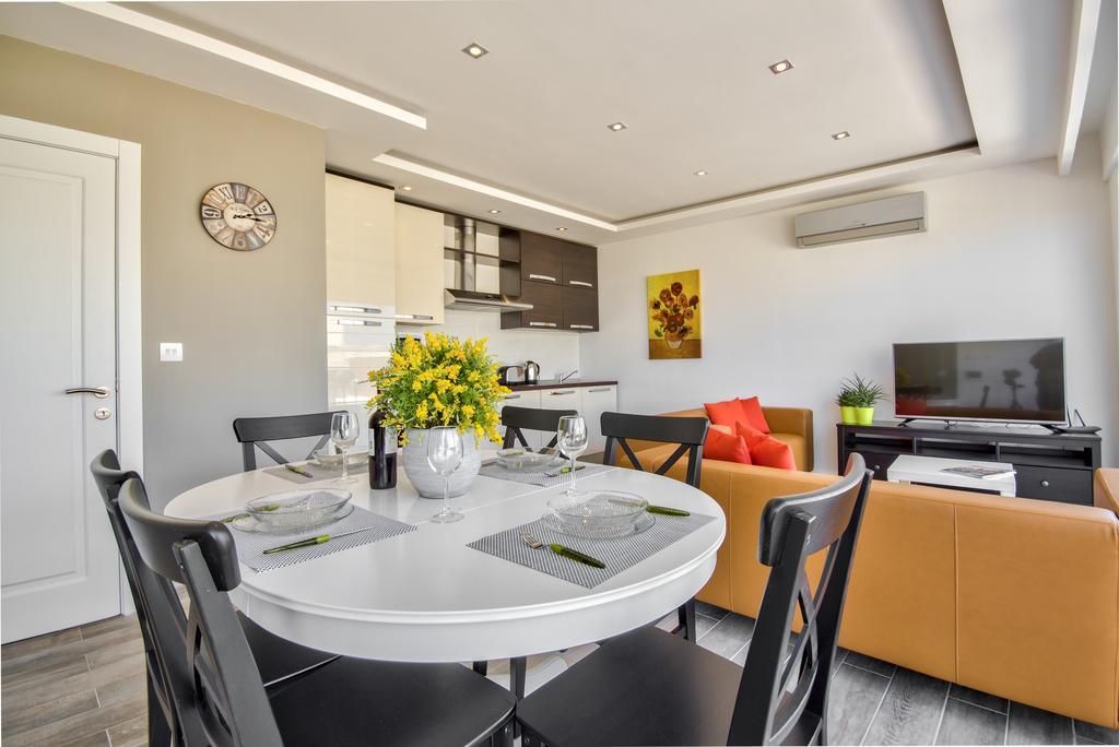 Valletta Luxe 3-Bedroom Duplex Penthouse With Sea View Terrace And Jacuzzi ภายนอก รูปภาพ